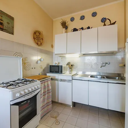 Apartment Caprifoglio By Interhome