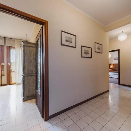 Caprifoglio By Interhome ラッパロ